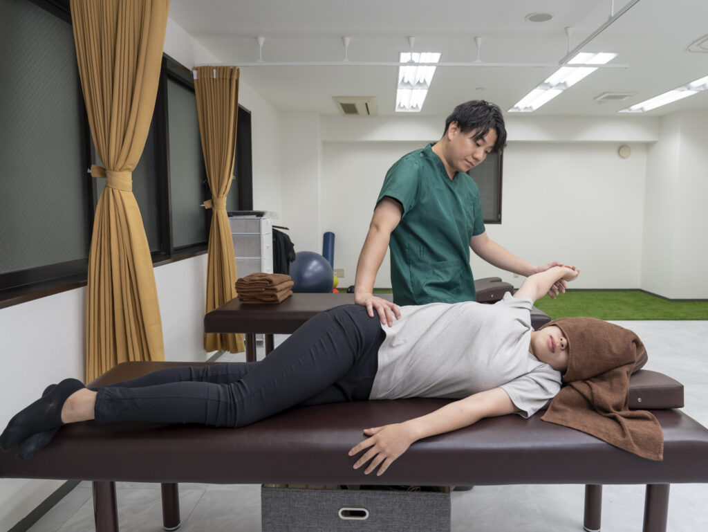 肩甲骨ストレッチ 大胸筋、前腕屈筋群、筋膜のストレッチ
