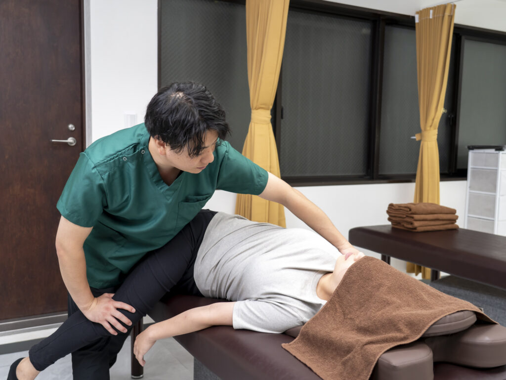 腰ストレッチ 腰方形筋、僧帽筋ストレッチ
