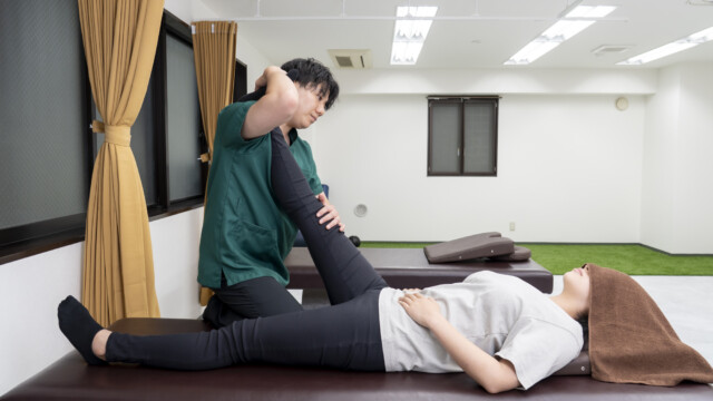 太もも裏のストレッチ 太もも裏のストレッチ ハムストリングス~膝窩ストレッチ