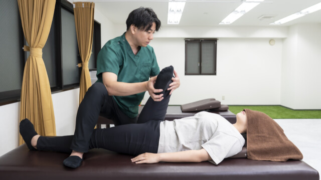 殿筋のストレッチ 殿筋のストレッチ 臀部のストレッチ、不良動作に対して大腿骨の回線まで