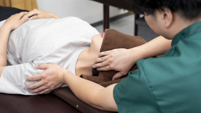 頸部ストレッチ 頸部ストレッチ 胸鎖乳突筋ストレッチ、頸板状筋の動作不全確認