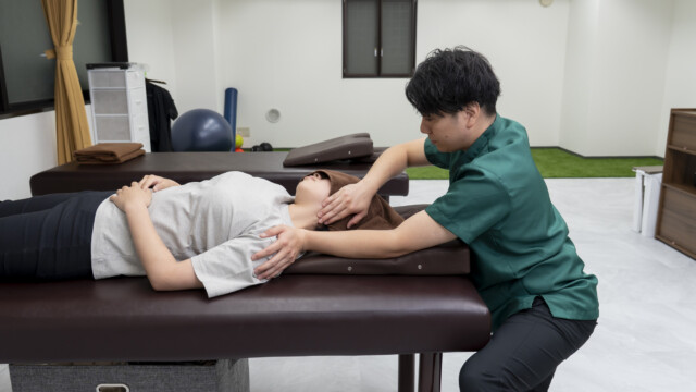 頸部ストレッチ 頸部ストレッチ 胸鎖乳突筋ストレッチ、頸板状筋の動作不全確認