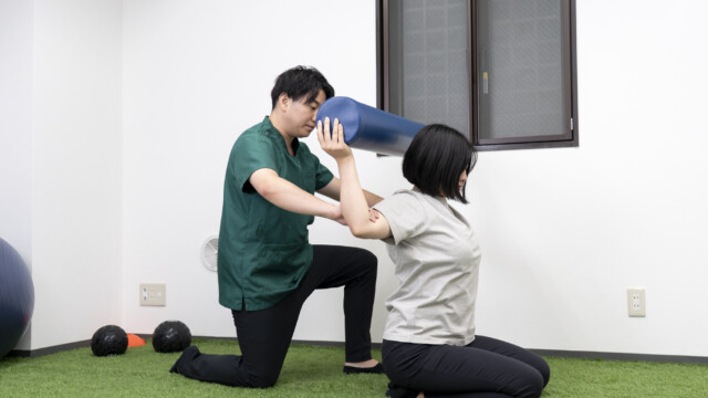 胸椎進展と肩甲骨内転、菱形筋活性化 体幹トレーニング