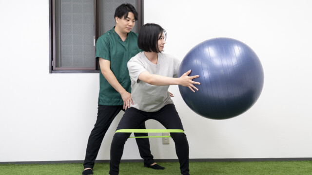 チューブワイドスクワット＋体幹回旋 体幹トレーニング