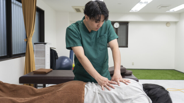 腰のマッサージ 腰方形筋へのアプローチ